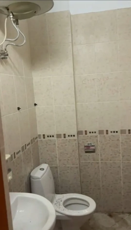 Tirane, jepet me qera zyre Kati 2, 230 m² 1.900 € (Ministria e Jashtme, prane Komisariatit Numer 1)