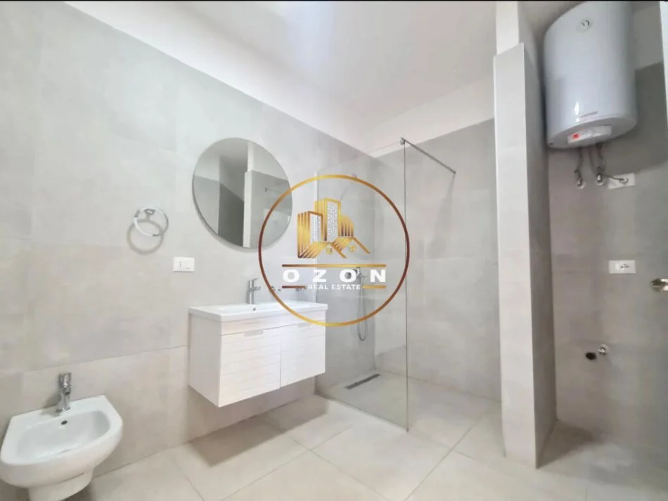 Tirane, jepet me qera apartament 3+1+Ballkon Kati 7, 125 m² 750 € (Rruga e Dibrës)