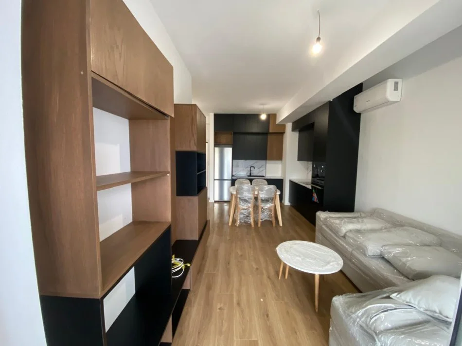 Tirane, jepet me qera apartament 1+1 Kati 7, 59 m² 450 € (Ali Demi)