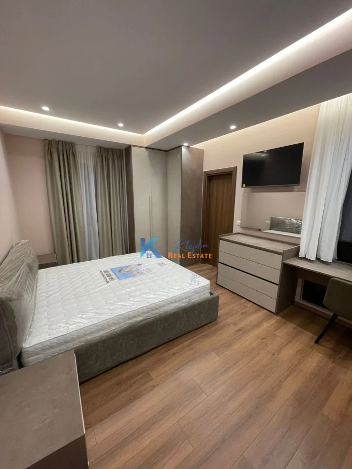 Tirane, jap me qera apartament 2+1+Ballkon Kati 9, 116 m² 830 € (Kompleksi Arlis, Rruga e Dibres)