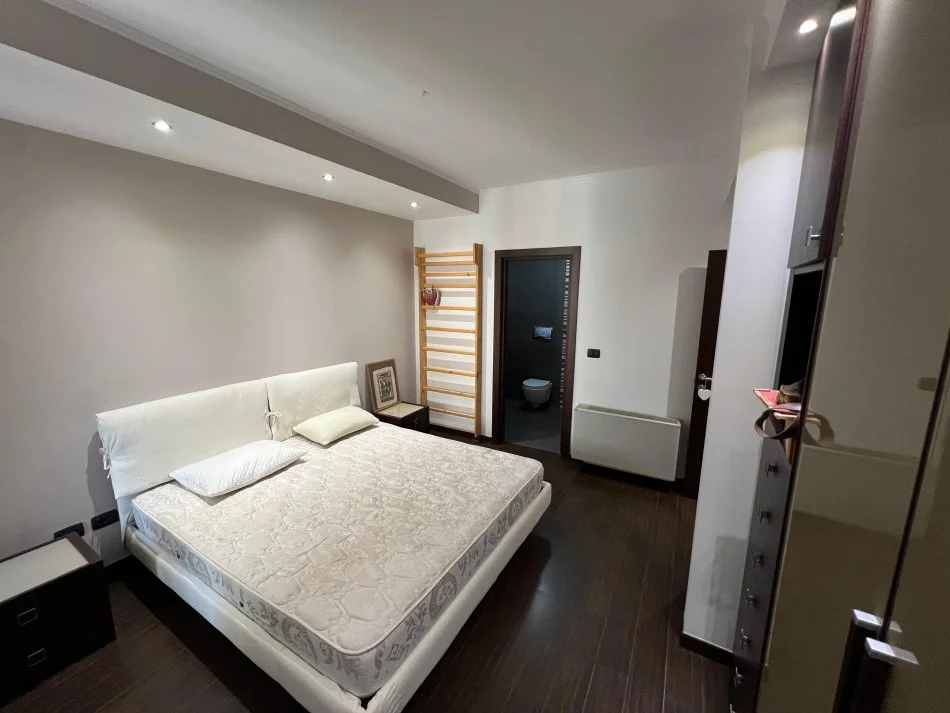 Tirane, jepet me qera apartament 2+1+Aneks+Ballkon Kati 9, 107 m² 900 € (Kompleksi Panorama)