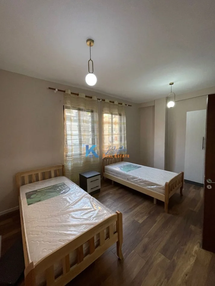 Tirane, jap me qera apartament 2+1 Kati 4, 104 m² 700 € (Myslym Shyr, pas Big Market)