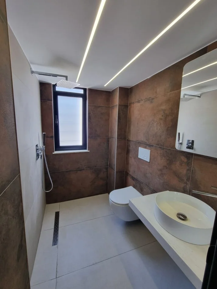 Tirane, shiten Dy Apartamente 1+1+Ballkon, Kati 2 pallat ekzistues, 79 m², 195.000 € e diskutueshme (Rruga Petro Marko perballe Harry Fultz, Tirane)