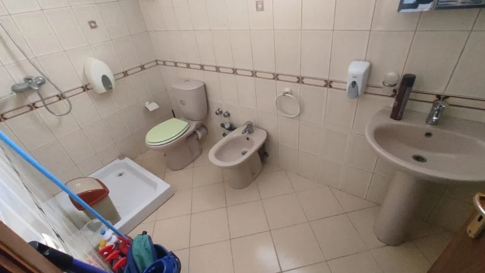 Tirane, jepet me qera zyre Kati 2, 115 m² 1.000 € (Brryli, Rruga Bardhyl)