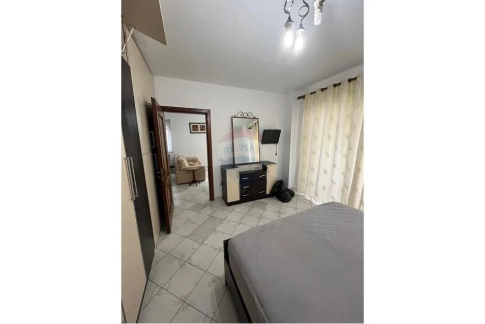 Tirane, jepet me qera apartament 2+1 Kati 1, 78 m² 450 € (Liqeni That)