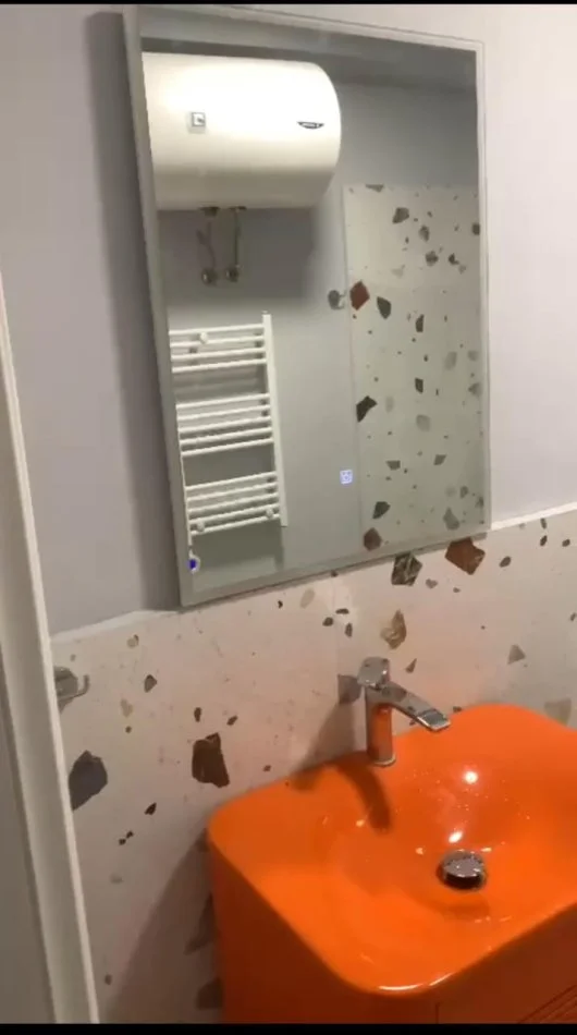 Tirane, jepet me qera apartament 1+1+Ballkon Kati 4, 60 m² 600 € (Qender, prane Kafe Europa)