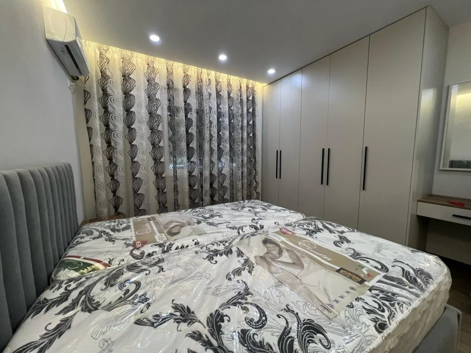 Tirane, jepet me qera apartament 1+1+Ballkon Kati 1, 60 m² 500 € (Ish Parku Autobuzave)