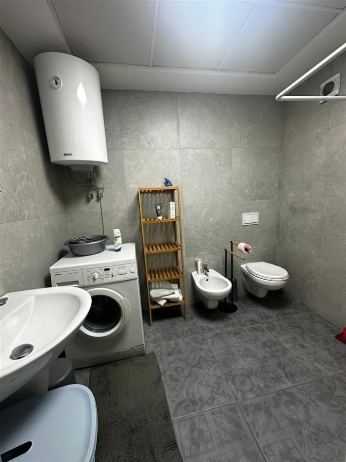 Tirane, jap me qera apartament 2+1+Ballkon Kati 6, 96 m² 700 € (Don Bosko, kompleksi Fiori di Bosko)