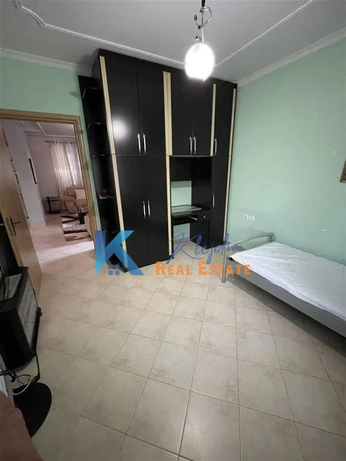 Tirane, jap me qera apartament 2+1+Ballkon , 700 € (Kodra e Diellit)