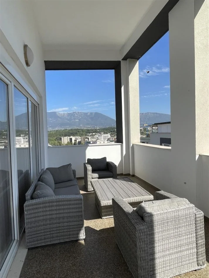 Tirane, jap me qera apartament 3+1+Ballkon Kati 5, 187 m² 1.300 € (Liqeni i Thate)