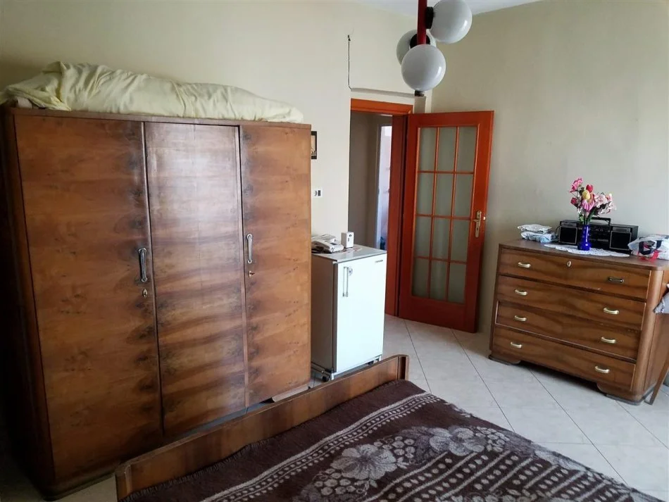 Tirane, jap me qera apartament 2+1+Ballkon Kati 4, 87 m² 400 € (Pazari i Ri)