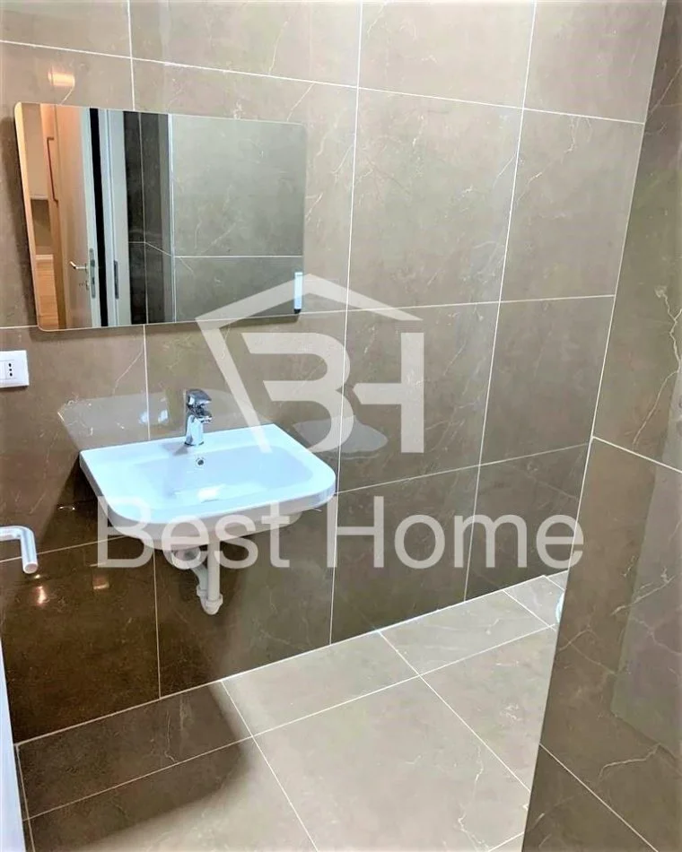 Tirane, jepet me qera apartament 2+1+Ballkon Kati 5, 100 m² 700 € (21 Dhjetori, Kompleksi Kontakt)