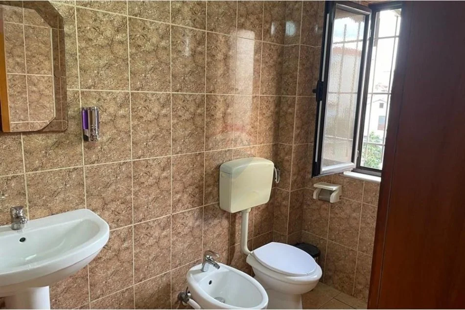 Tirane, jepet me qera apartament 1+1 Kati 5, 67 m² 350 € (Shkolla Baletit)