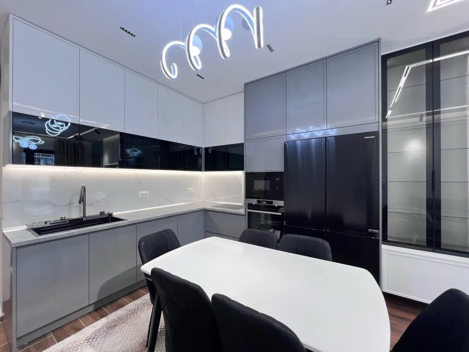 Tirane, jepet me qera 2+1 , (Farmacia 10)