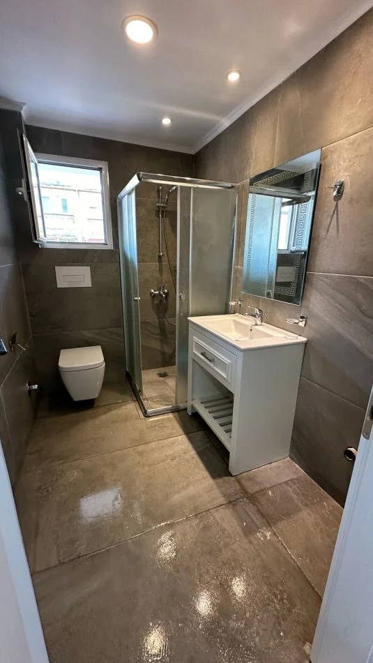 Tirane, shes 2+1+Aneks+Ballkon Kati 4, 75 m² 148.000 € (Rruga e Kavajes)