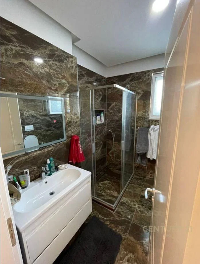 Tirane, shitet apartament 1+1+Ballkon Kati 4, 72 m² 142.000 € (Kopshti Zoologjik, Kompleksi Mateo)