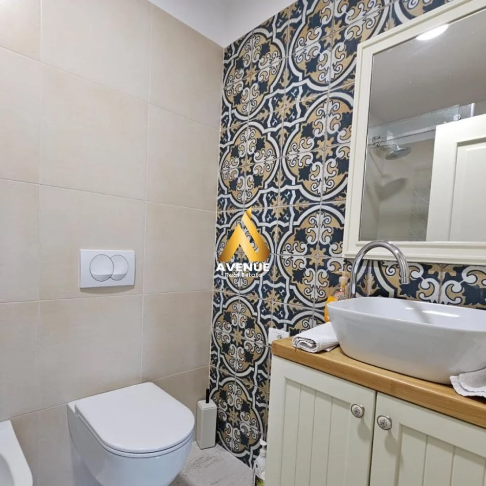 Tirane, jepet me qera apartament 2+1+Ballkon Kati 4, 126 m² 1.000 € (kodra e diellit)