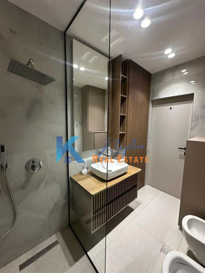 Tirane, jap me qera apartament 2+1+Ballkon Kati 2, 80 m² 850 € (Don Bosko)