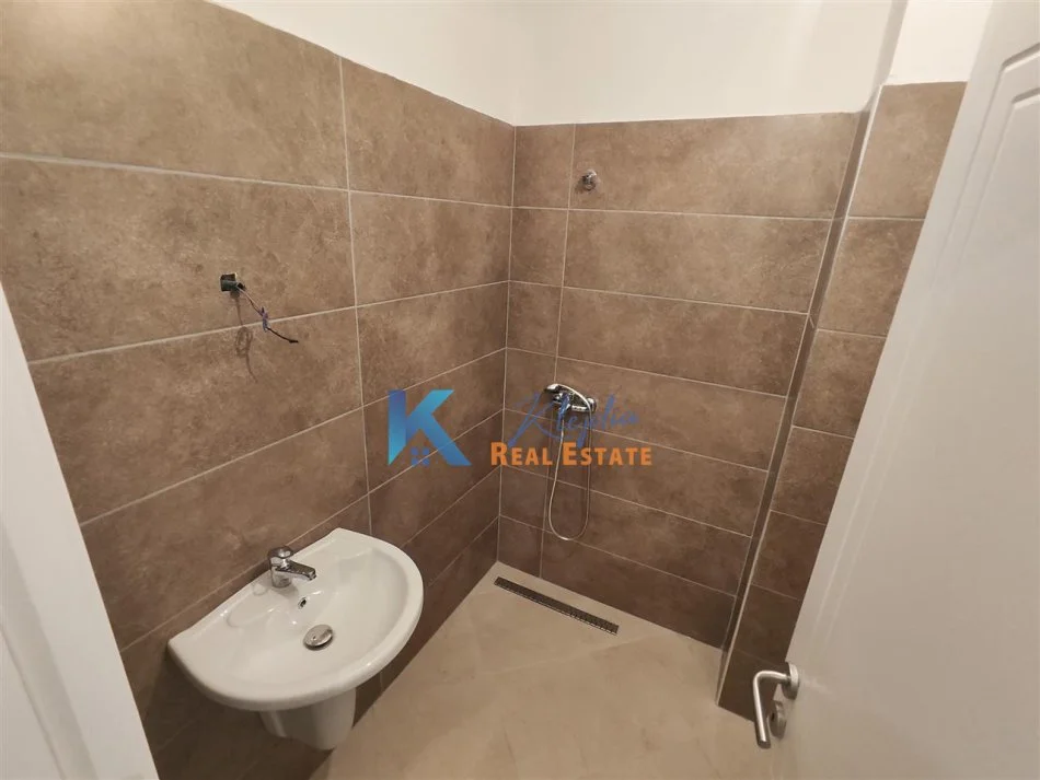 Tirane, jap me qera apartament 2+1+Ballkon Kati 3, 105 m² (Don Bosko, Rezidenca Drini A)