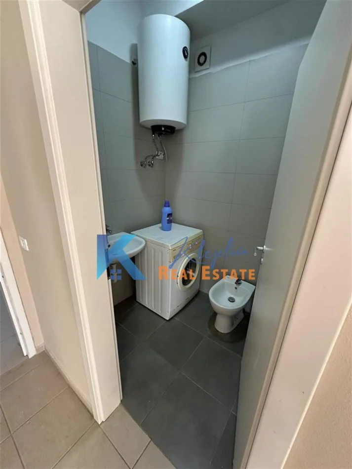 Tirane, jap me qera apartament 1+1+Ballkon Kati 8, 53 m² (Ali Dem, te kompleksi Mangalem)