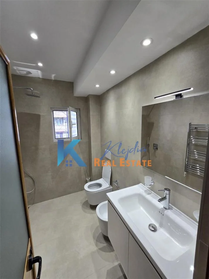 Tirane, jap me qera apartament 1+1+Ballkon Kati 2, 56 m² 700 € (Ali Dem, ish Pirro Mani)