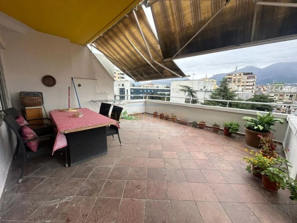 Qera, Apartament 1+1+Verande, pranë Ministrisë së Jashtme, Tiranë. AREA38851