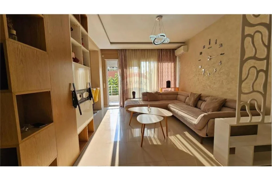 Tirane, jepet me qera apartament 2+1 , 95 m² 650 € (Kopshti Botanik)