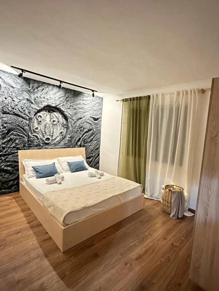 Tirane, jap me qera apartament 2+1 Kati 1, 100 m² 550 € (Stacioni i Trenit)