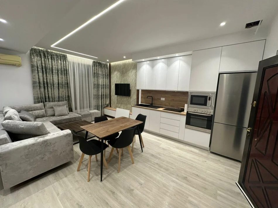 Tirane, jepet me qera apartament 1+1+Aneks Kati 1, 55 m² 650 € (zog i zi)