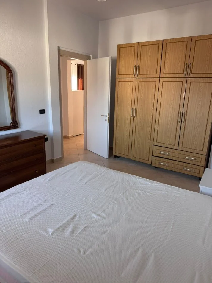 Tirane, jepet me qera apartament 2+1+Ballkon Kati 2, 100 m² 450 € (Sauk, prane Alpetit)