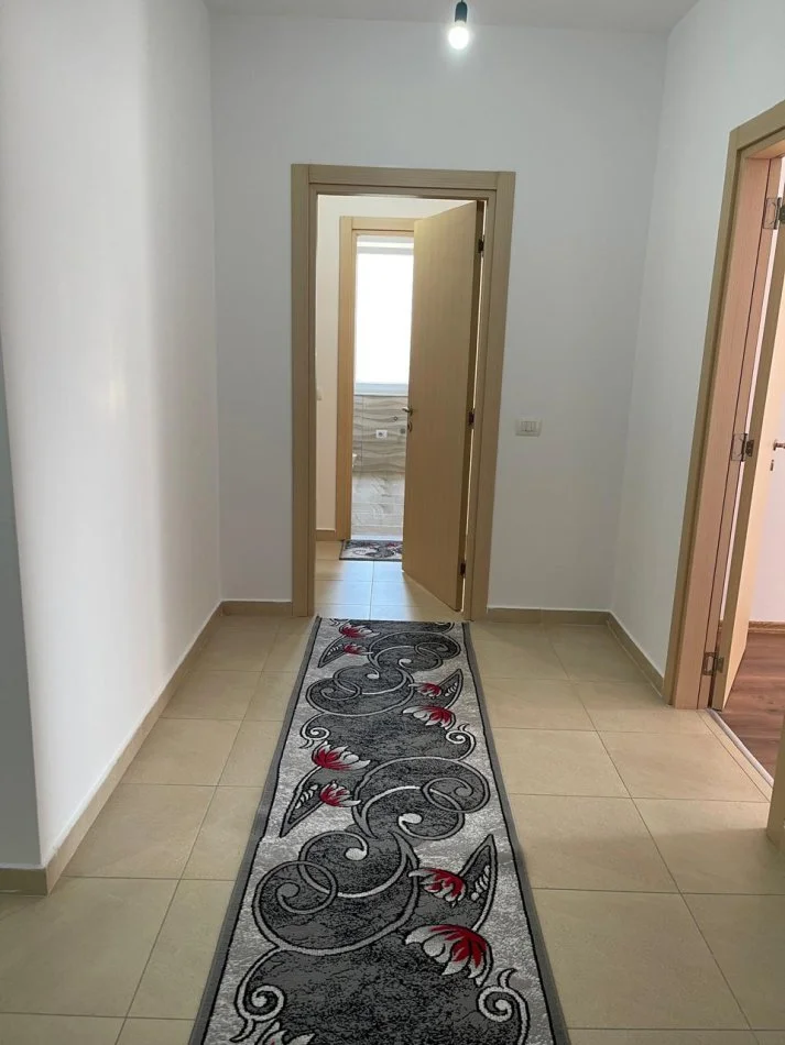 Tirane, jepet me qera apartament 3+1+Ballkon Kati 3, 145 m² 850 € (Kinostudio, Policia Rrugore)