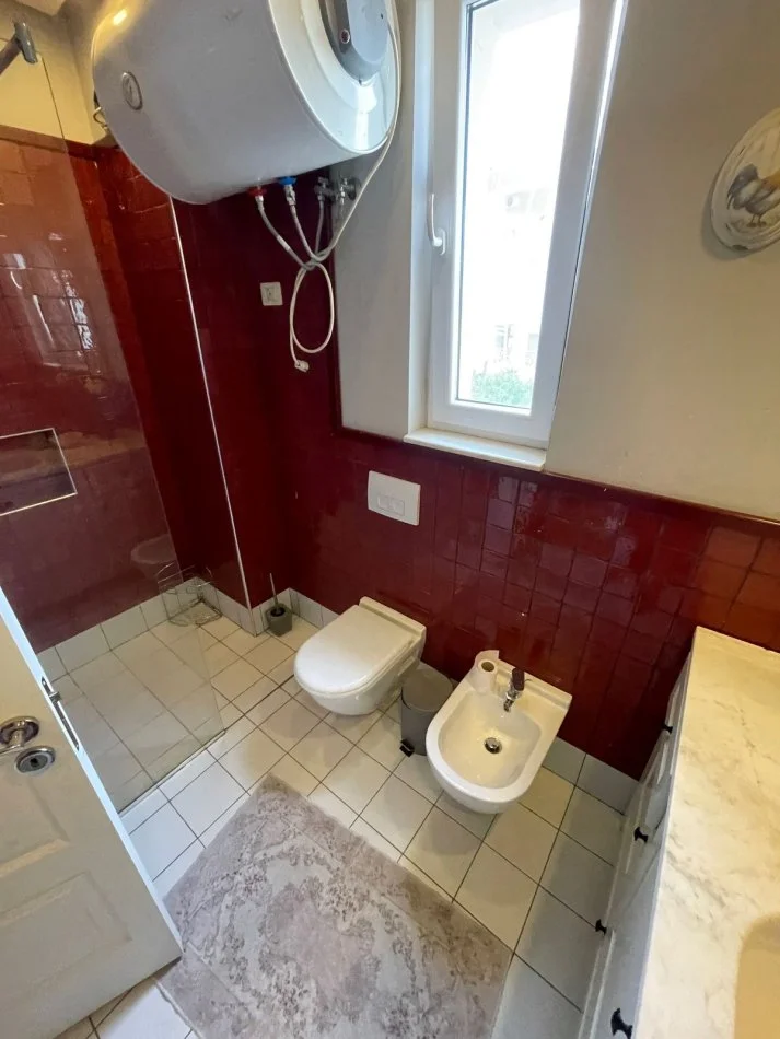 Tirane, jepet me qera apartament 3+1 Kati 3, 133 m² 1.000 € (Kodra e Dielli 2)