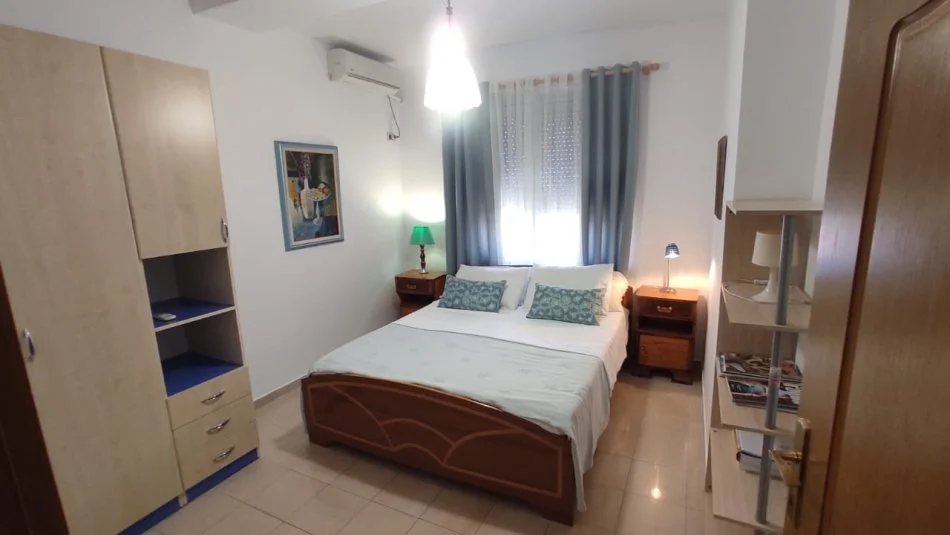 Tirane, jepet me qera apartament 2+1+Ballkon Kati 7, 100 m² 800 € (Bllok, prane Sky Tower)