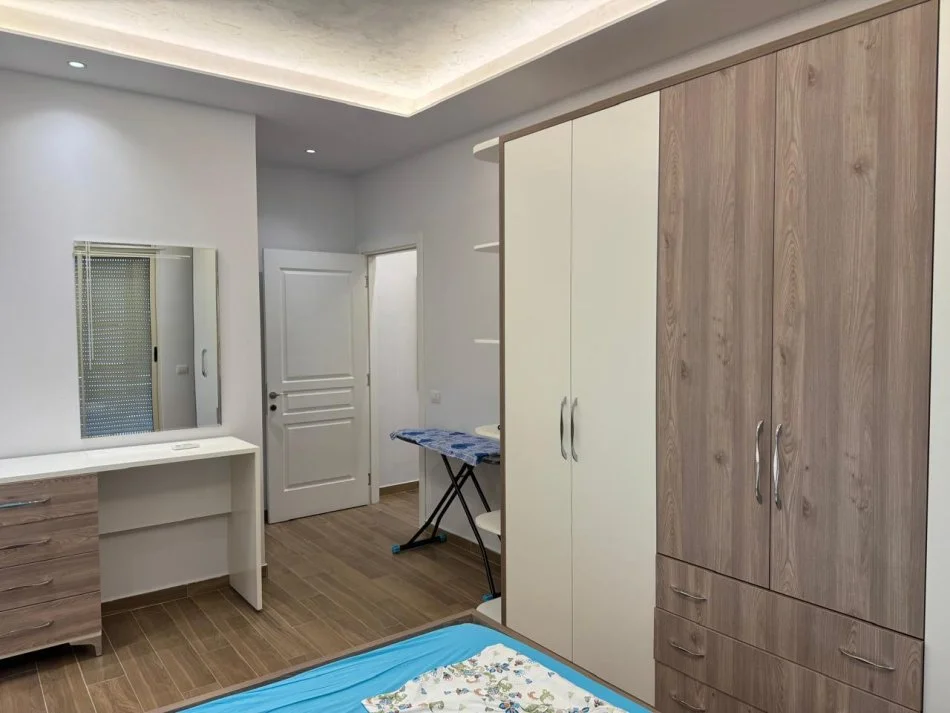 Tirane, jepet me qera apartament 2+1+Ballkon Kati 4, 110 m² 600 € (Kompleksi Golden Park, Spitali Amerikan 3)