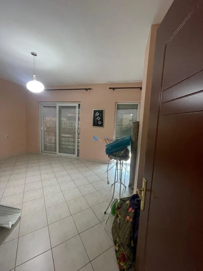 Tirane, jap me qera apartament 2+1+Ballkon Kati 8, 110 m² 550 € (Rruga Dritan Hoxha)