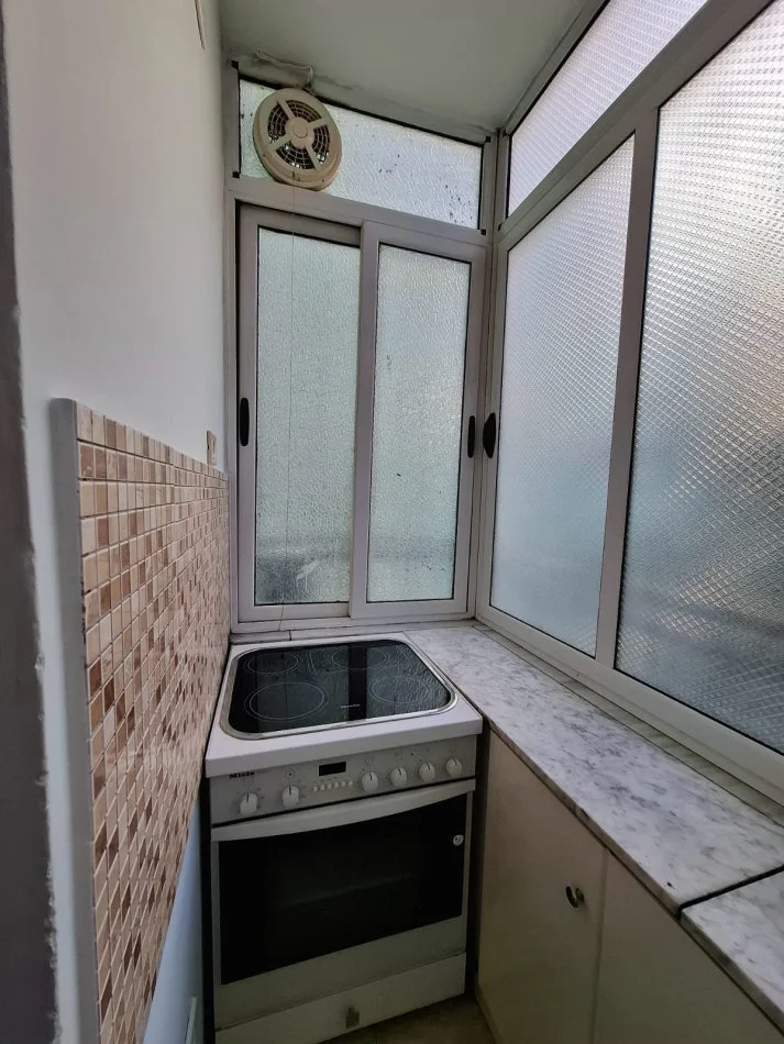 Tirane, jepet me qera apartament 1+1+Ballkon Kati 3, 65 m² 550 € (Komuna e Parisit, prane Kristal Center)