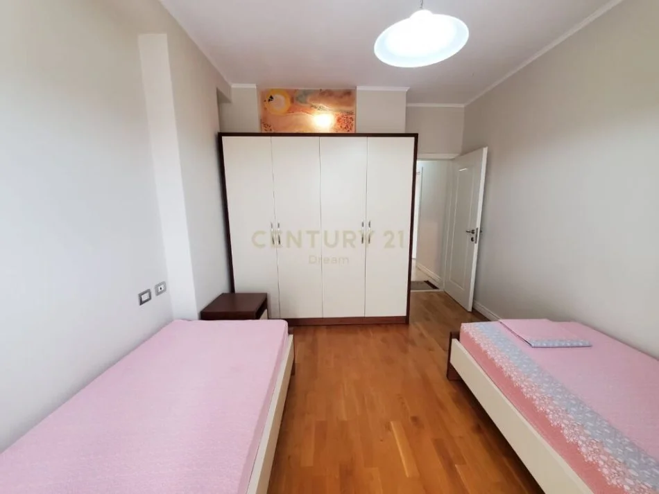 Tirane, jepet me qera apartament 2+1 Kati 7, 165 m² 650 € (Rruga Aleksander Moisiu, prane Ministrise se Kultures)