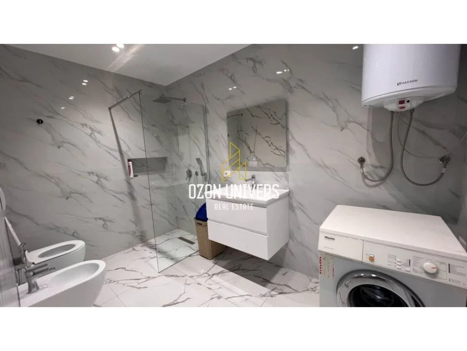 Tirane, jepet me qera apartament 2+1+Ballkon Kati 3, 95 m² 750 € (Rruga e Kavajës)