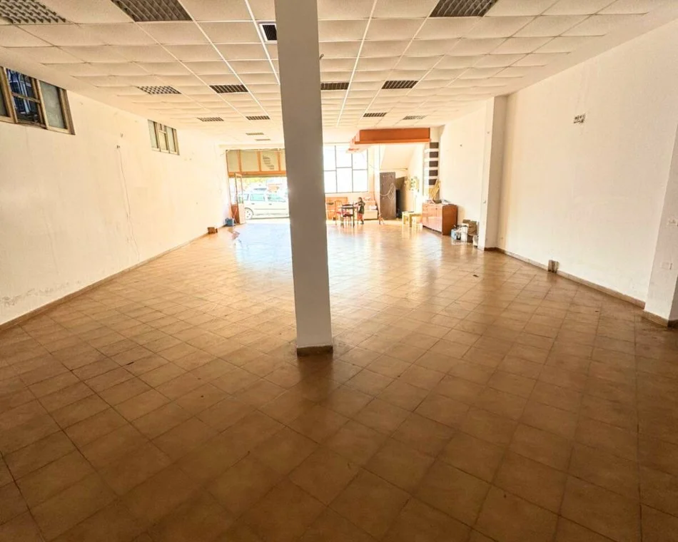 Kavaje, jepet me qera dyqan Kati 1, 120 m² 500 € (Kavaje,qender)