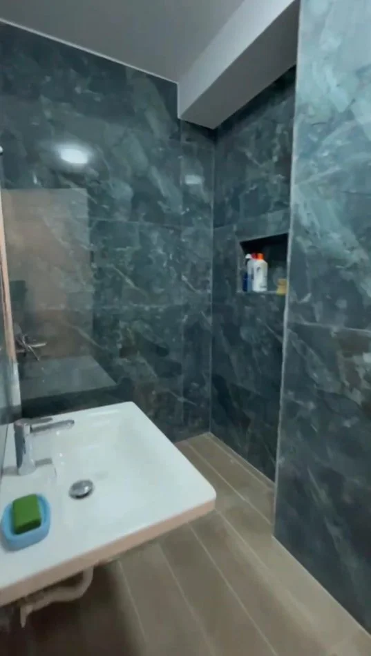 Tirane, jepet me qera apartament 1+1+Ballkon Kati 4, 73 m² 600 € (Don Bosko, Trio Tower Residence)