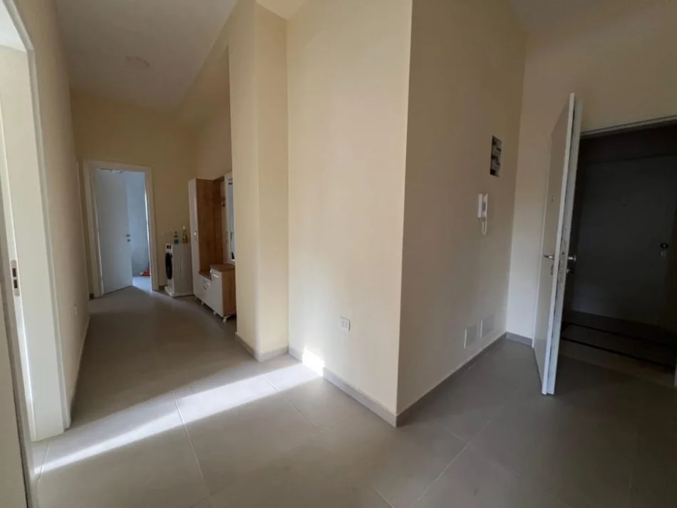 Tirane, jepet me qera 2+1+2 +Ballkon Kati 1, 90 m² 500 €