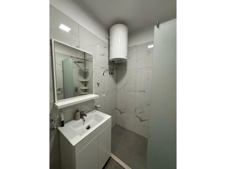Tirane, jepet me qera apartament 1+1+Aneks+Ballkon Kati 8, 46 m² 550 € (don bosko)