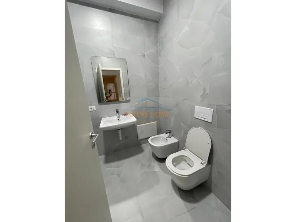 Tirane, jepet me qera apartament 2+1+Aneks+Ballkon Kati 5, 85 m² 550 € (rezidenca kaimi ali dem)