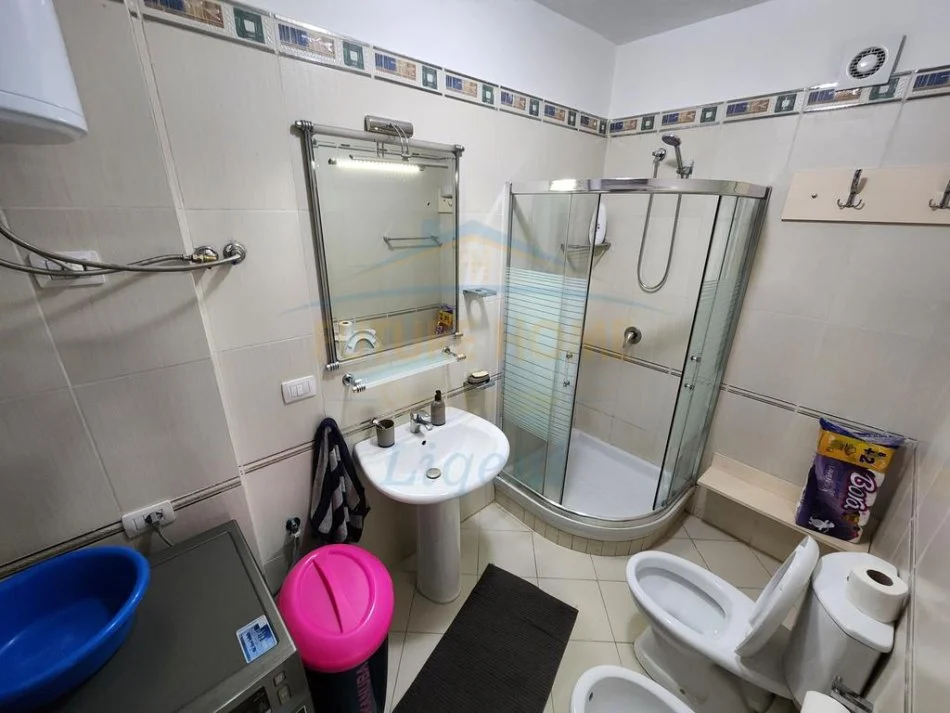 Tirane, jepet me qera apartament 2+1+Aneks+Ballkon Kati 5, 96 m² 1.000 € (stadiumi air albania)