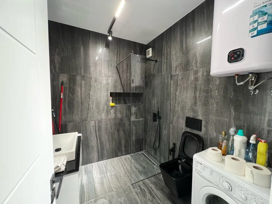 Tirane, jepet me qera apartament 1+1 Kati 9, 75 m² 800 € (Rruga e Elbasanit)
