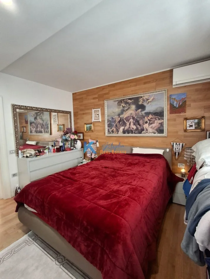 Tirane, shes apartament 3+1+Ballkon Kati 3, 128 m² 290.000 € (Komuna e Parisit)