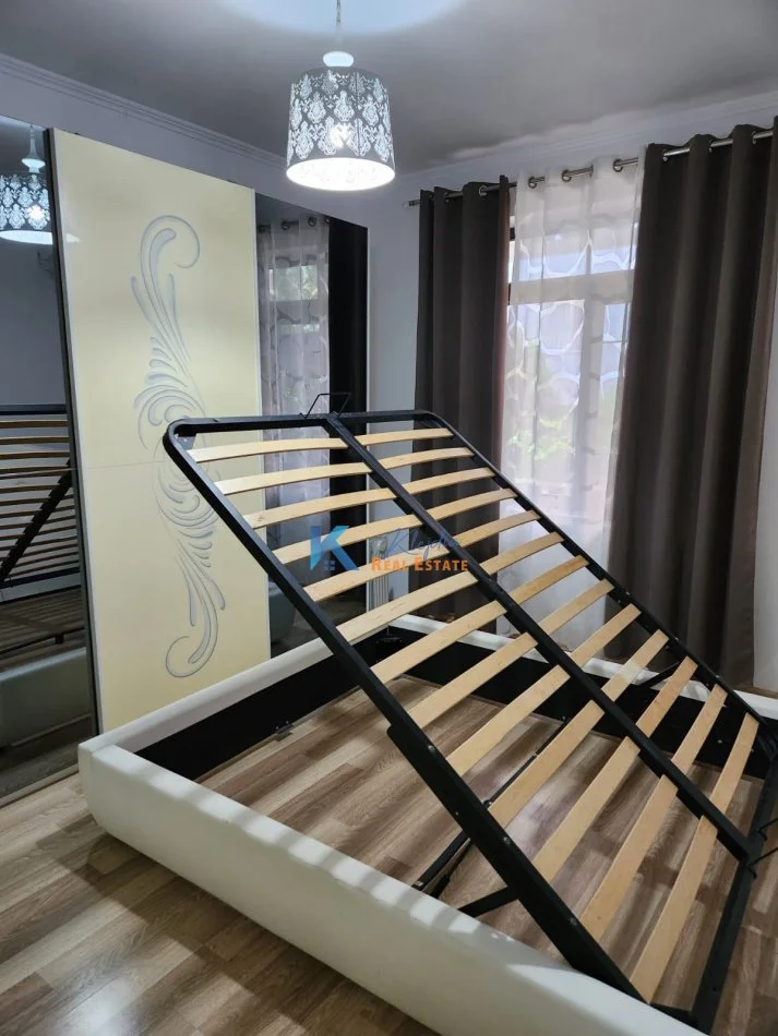 Tirane, jap me qera apartament 2+1+Ballkon Kati 1, 95 m² 550 € (Kodra e Diellit, Rruga Bill Klinton, afer Cok Market)