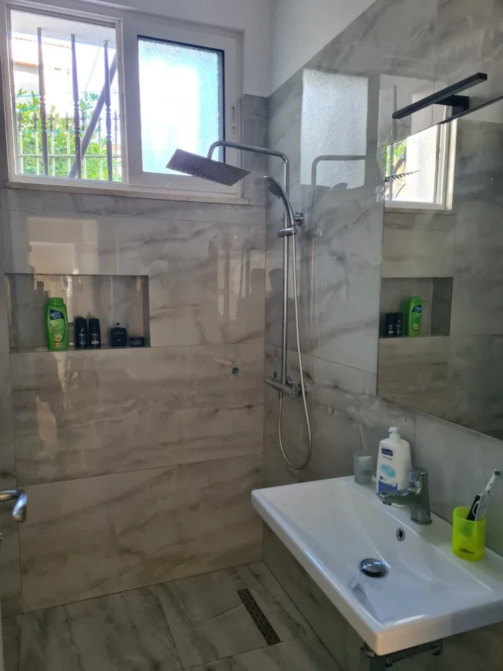 Tirane, jepet me qera apartament 2+1 Kati 1, 90 m² 400 € (Qytet Studenti)