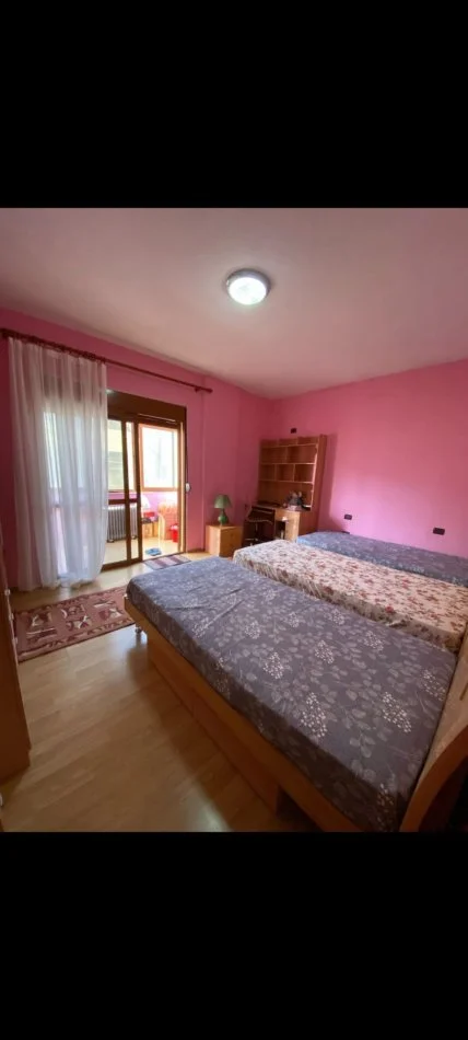 Tirane, jepet me qera apartament 2+1 Kati 2, 105 m² 430 € (Rruga Jordan Misja)