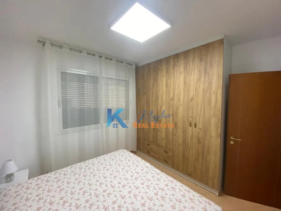 Tirane, jap me qera apartament 1+1 Kati 5, 52 m² 510 € (Qender, afer Postes Qendrore)